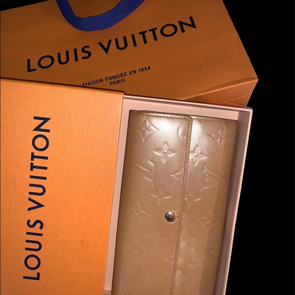 AUTHENTICATED Louis Vuitton long wallet - Picture 11 of 16